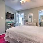 Resort Gem W/ 2-Bedrooms And Easy Walk To Beach