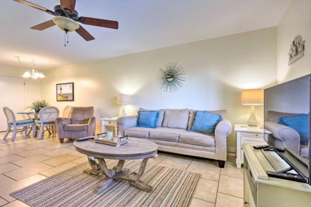Gem W/ 2-bedrooms And Easy Walk To Beach Holiday home