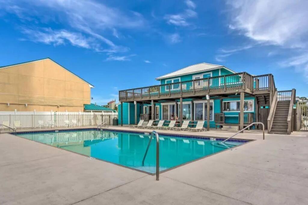 Holiday home Gem W/ 2-bedrooms And Easy Walk To Beach