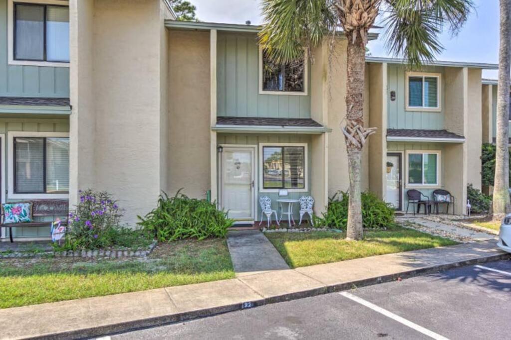 Gem W/ 2-bedrooms And Easy Walk To Beach *