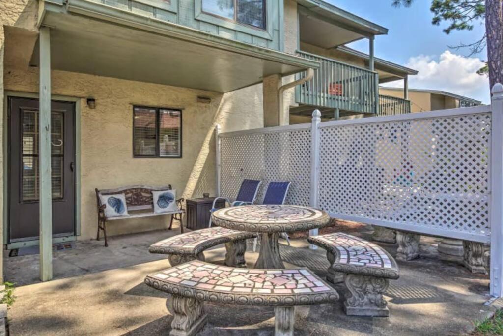 Gem W/ 2-bedrooms And Easy Walk To Beach