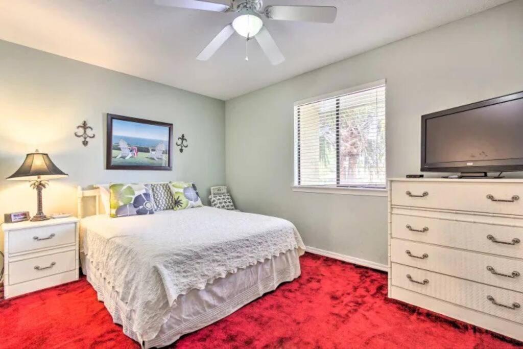 Holiday home Gem W/ 2-bedrooms And Easy Walk To Beach