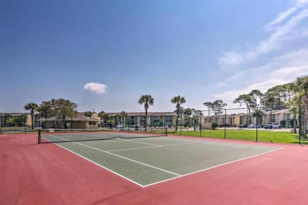 Gem W/ 2-bedrooms And Easy Walk To Beach *